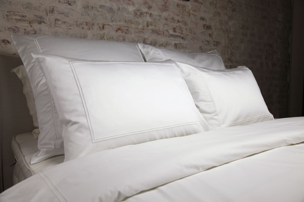 Baumwollperkal Bettwäsche-Set mit weißer Stickerei