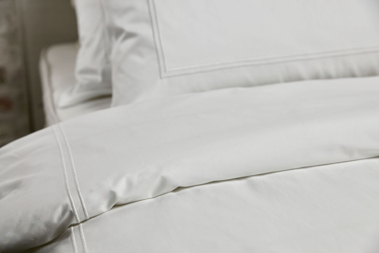 Baumwollperkal Bettwäsche-Set mit weißer Stickerei